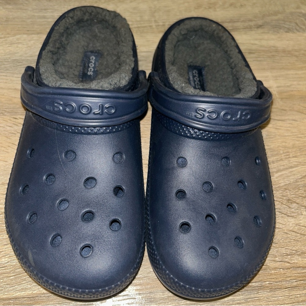 Classic Crocs Navy Blue Faux Fur Gray Lining Clog Women's Size 9 men 7 - Picture 2 of 5
